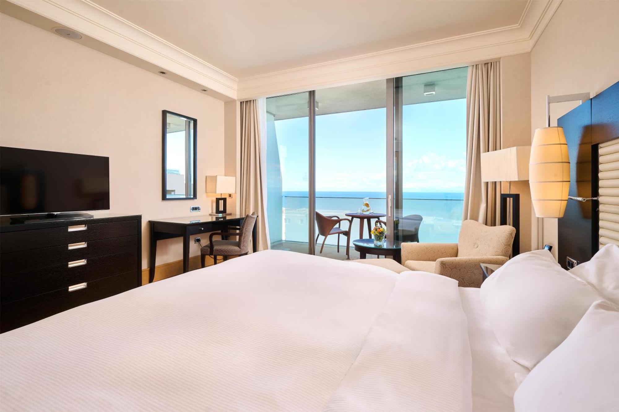 Deluxe Seafront View with Extra bed